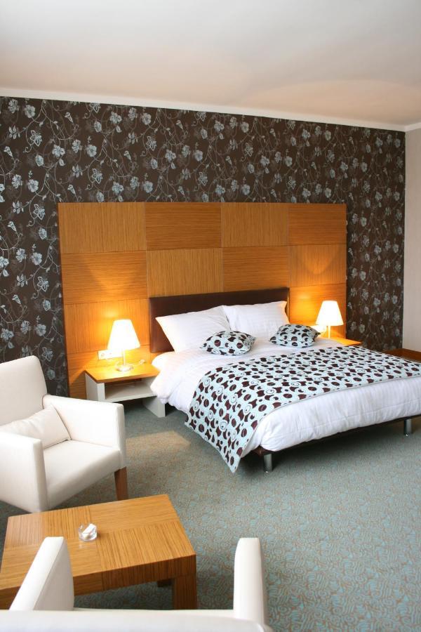 Grand Nur Plaza Hotel อัคเทา ภายนอก รูปภาพ