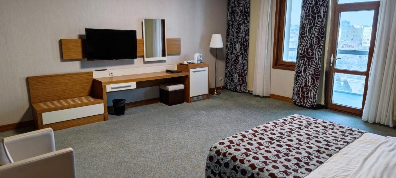Grand Nur Plaza Hotel อัคเทา ภายนอก รูปภาพ
