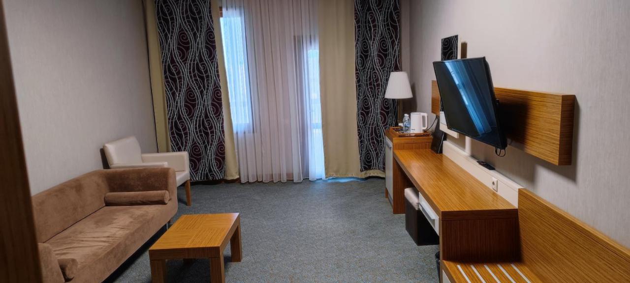 Grand Nur Plaza Hotel อัคเทา ภายนอก รูปภาพ