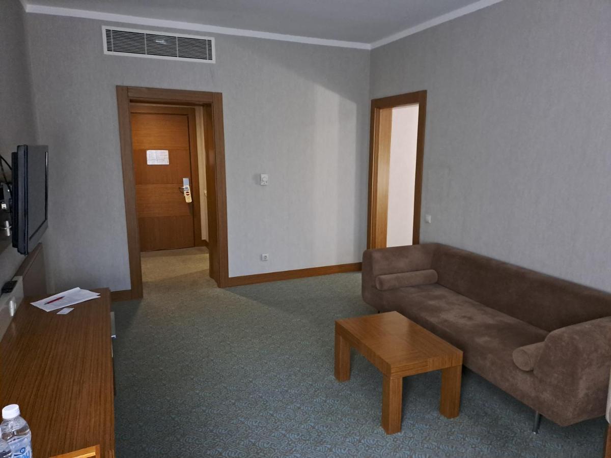 Grand Nur Plaza Hotel อัคเทา ภายนอก รูปภาพ