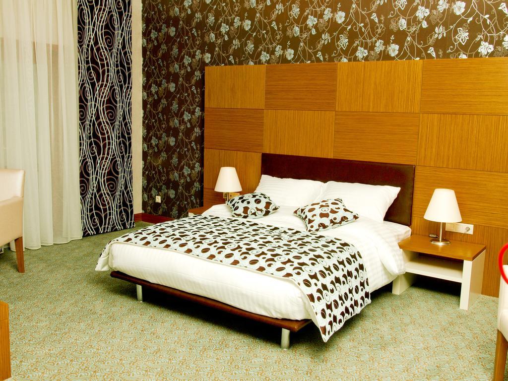 Grand Nur Plaza Hotel อัคเทา ภายนอก รูปภาพ