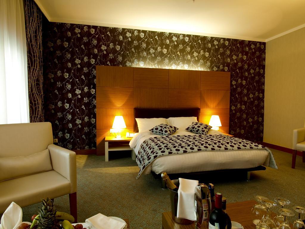 Grand Nur Plaza Hotel อัคเทา ภายนอก รูปภาพ