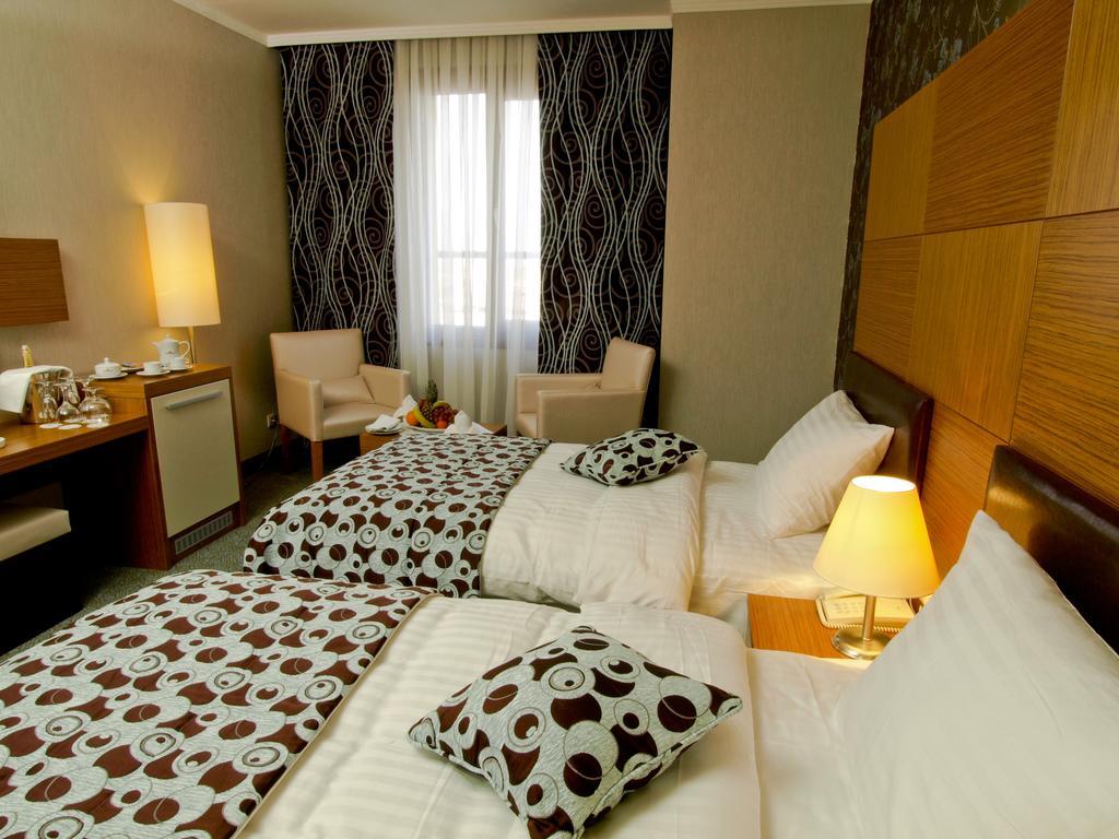 Grand Nur Plaza Hotel อัคเทา ภายนอก รูปภาพ