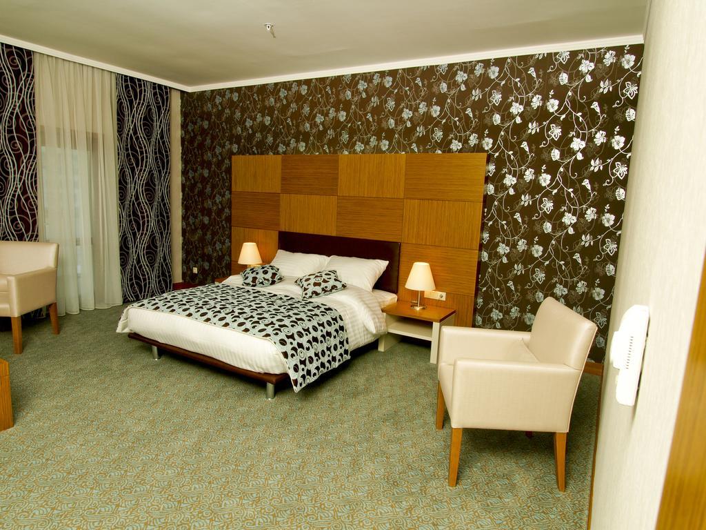 Grand Nur Plaza Hotel อัคเทา ภายนอก รูปภาพ