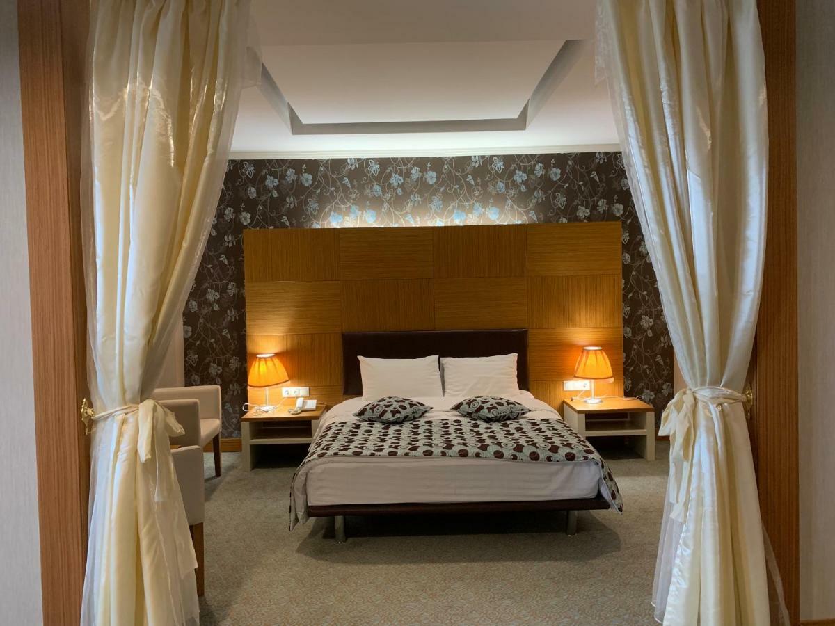 Grand Nur Plaza Hotel อัคเทา ภายนอก รูปภาพ